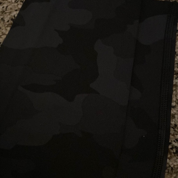 NWT Fast and Free Camo 25” Highrise - Picture 5 of 6